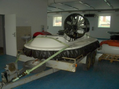 Bazarové vznášedlo MAD Hovercraft + vlek