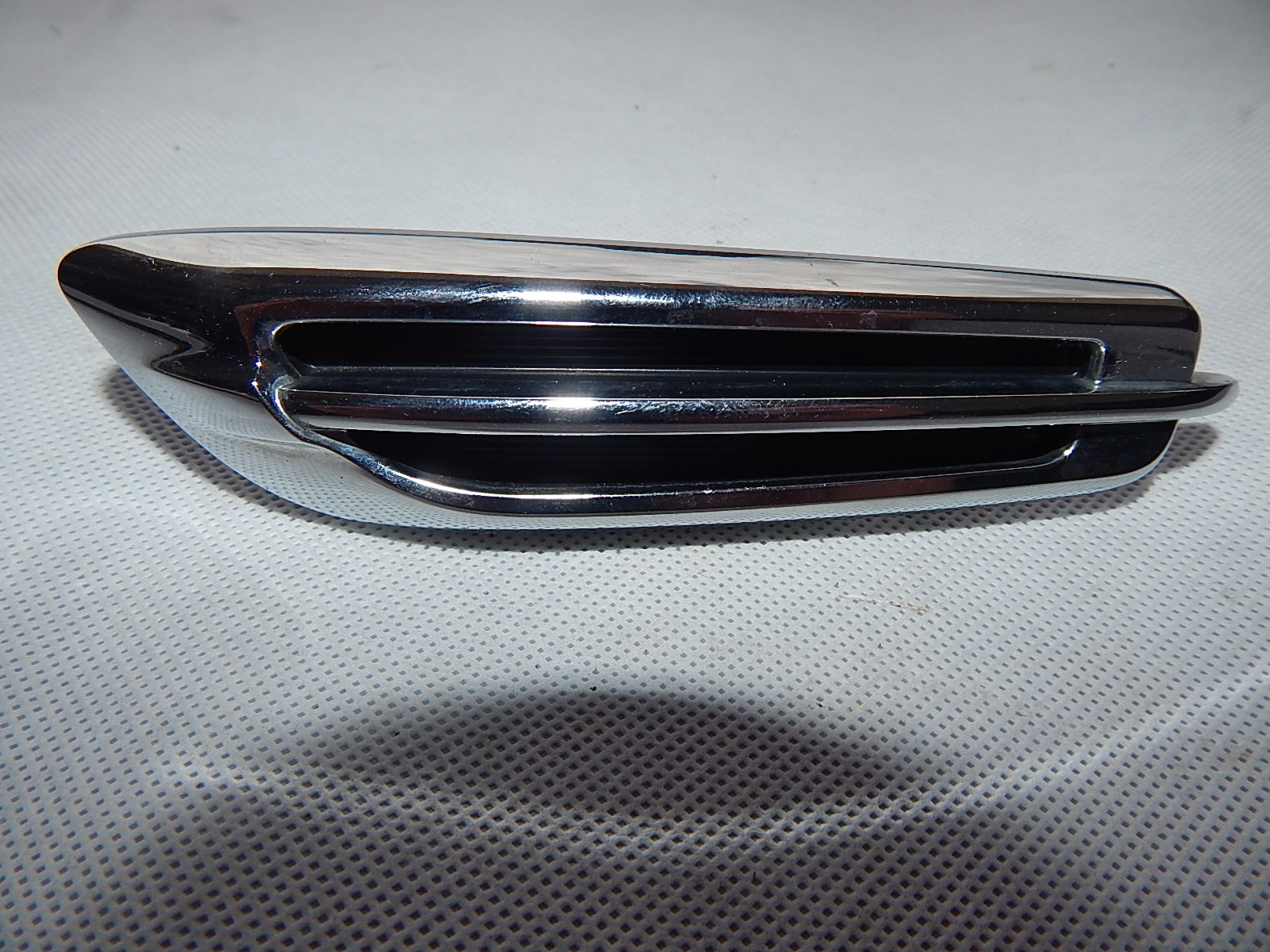 Mitsubishi 7407A087 OZDOBNÁ LIŠTA PŘEDNÍHO BLATNÍKU LEVÁ STRANA ...