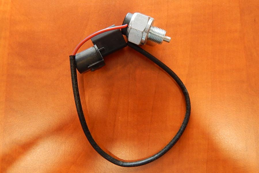 SPÍNAČ POLOHY ŘAZENÍ ROZDĚLOVACÍ PŘEVODOVKA MITSUBISHI PAJERO III MR580151