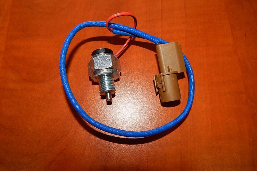 SPÍNAČ POLOHY ŘAZENÍ ROZDĚLOVACÍ PŘEVODOVKA MITSUBISHI PAJERO III MR580154